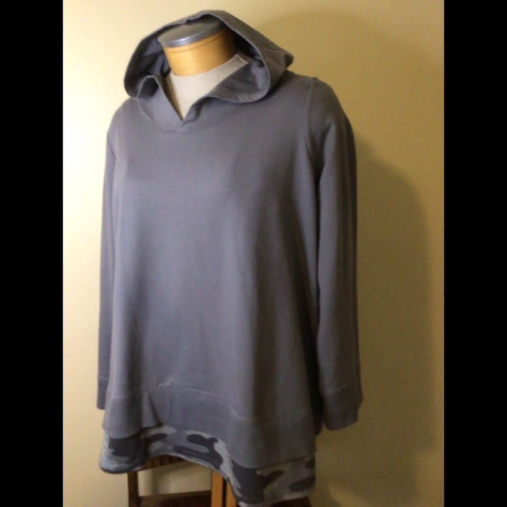 Denim&Co Grey Sweatshirt w Hood & Camo Accent